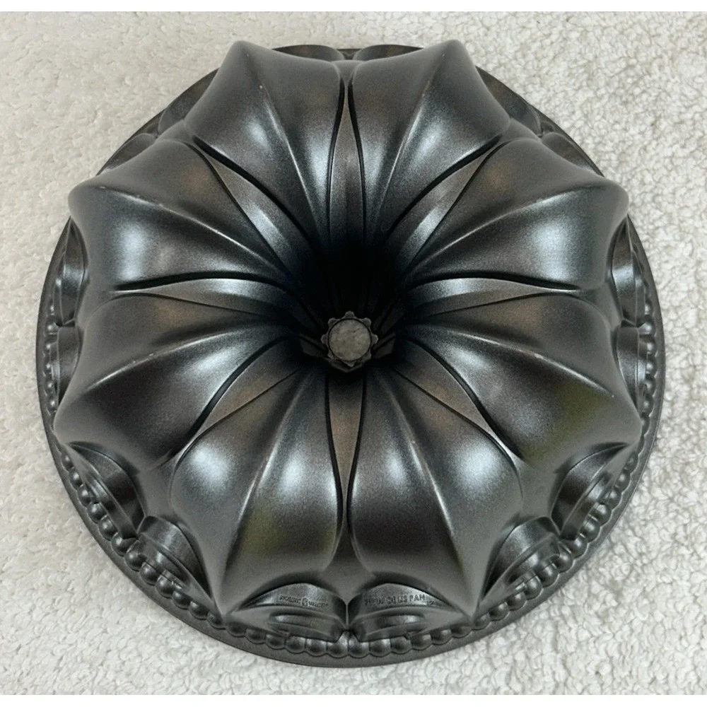 Nordic Ware Fleur De Lis 10 Cup Bundt Cake Baking Pan Non-Stick USA ***EUC***